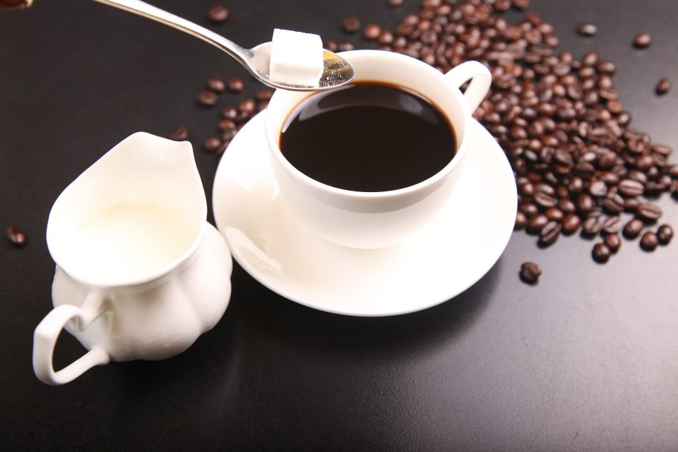Cukier zmienia chemiczną strukturę kawy - Laboratorium Młodego Badacza